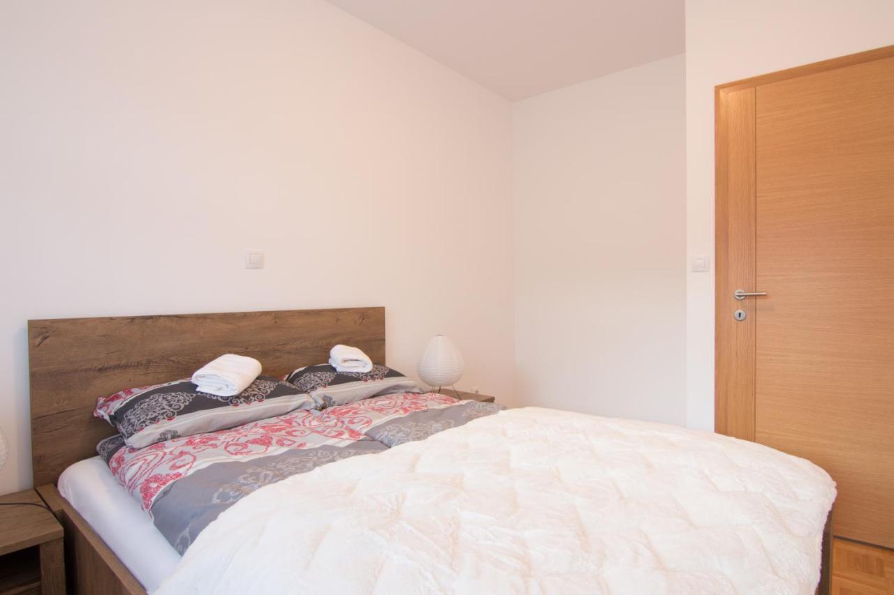 Apartman Carica Visoko Buitenkant foto